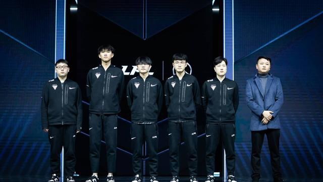 送上深情拥 送上深情拥